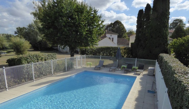 Spacious House/Villa and grounds in the Charente 4 beds sleeps 8 - private pool