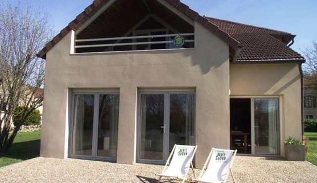 Spacious house with garden and river view