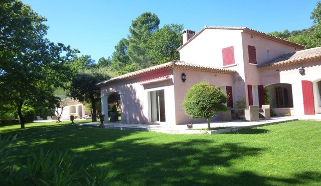 Spacious house with pool in Provence