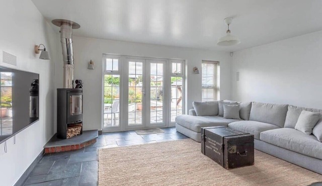 Spacious House w/Large Patio & Free Parking