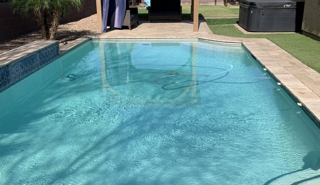 Spacious house w/pool and hot tub. Plenty of room to entertain!