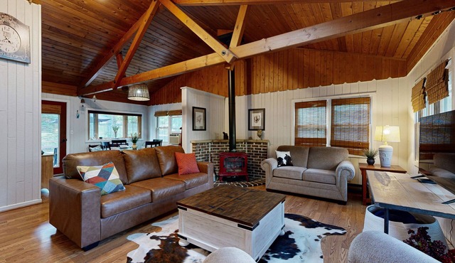 Spacious house with free wifi, private W/D + near downtown