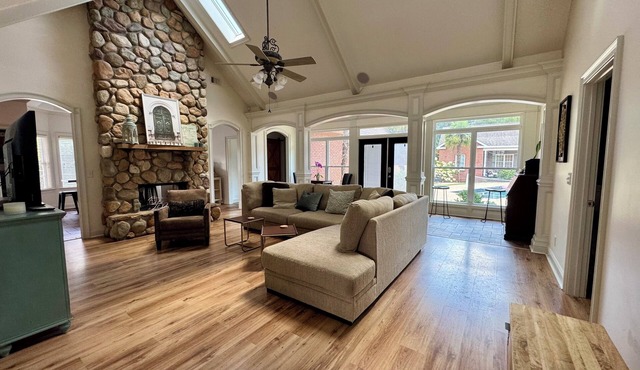 Spacious house with 4-bedroom 3 Bath 7 beds . Pool + fitness room + Game Room