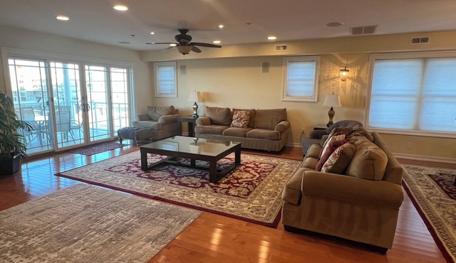 Spacious House with Pool, Oceanview, 3 Decks, 3 Master close to Ocean, Boardwalk