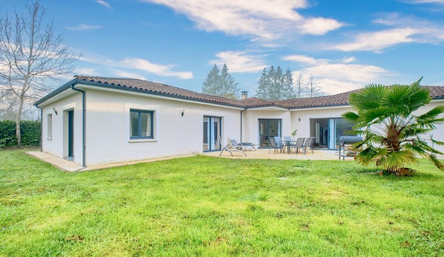 Spacious House with Garden & Terrace – Perfect for Families & Friends