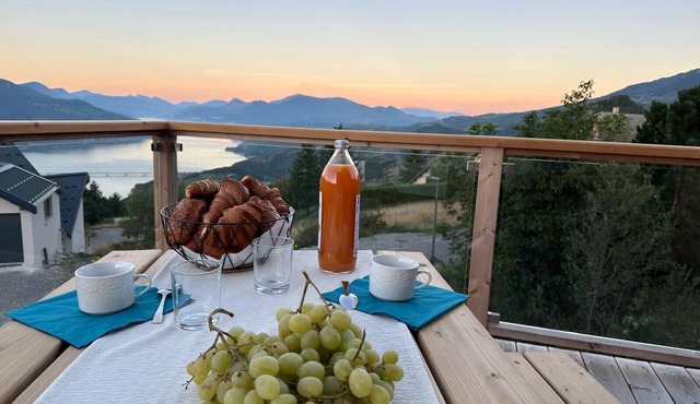 Spacious house with stunning views, Puy-Sanières