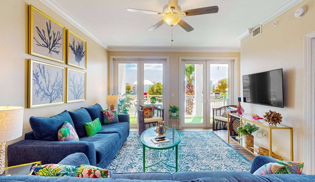 Spacious House with Shared Pool & Bay Views - Perfect for Relaxation