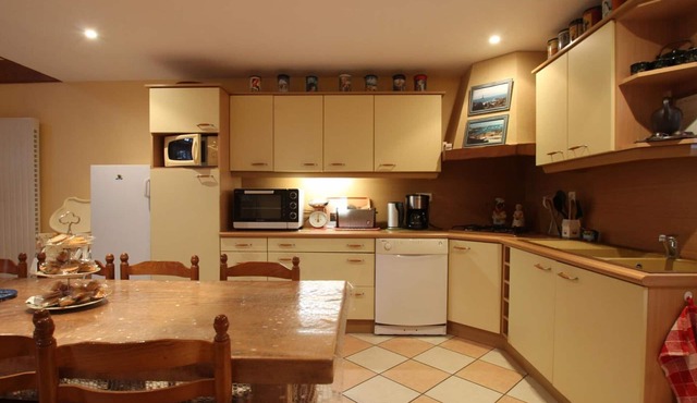 Spacious house with courtyard, fireplace, and secure pond in Ver