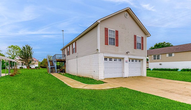 Spacious house with free wifi, private W/D - dog friendly
