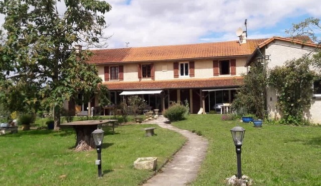 Spacious house with large garden in Valdivienne