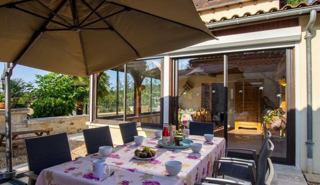 Spacious house with private pool and internet in Villamblard