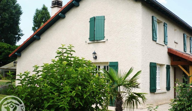 Spacious house with garden and fireplace in Renaison