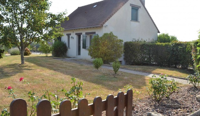 Spacious house with garden, terrace, and leisure facilities in Pouillé