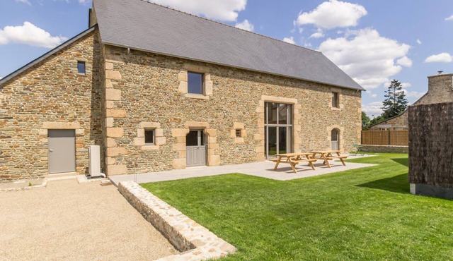 Spacious house with garden and internet, near Mont-Saint-Michel bay