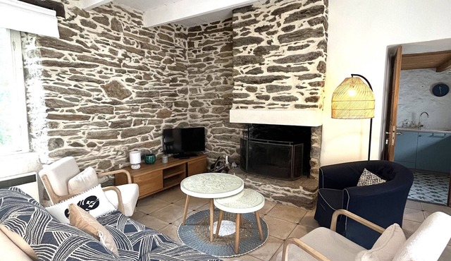 Spacious house with garden in the heart of Lomener