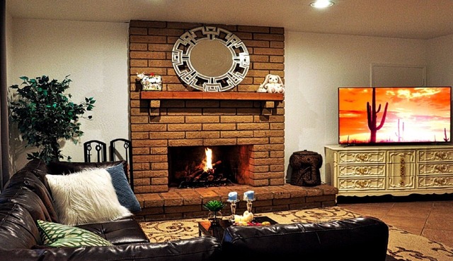 Spacious House with HOT TUB in Amazing City! Breakfast/BBQ/Netflix