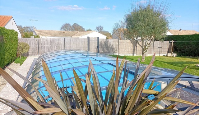 Spacious house with indoor pool near the beach