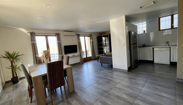 Spacious house with large garden and parking 20 min from Lyon