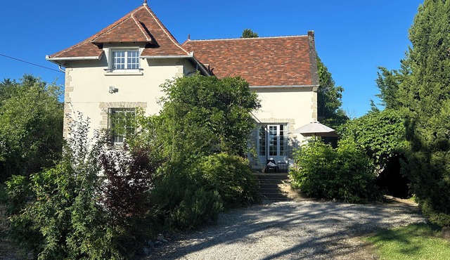 Spacious house with large garden in the Périgord countryside near the Dordogne beach