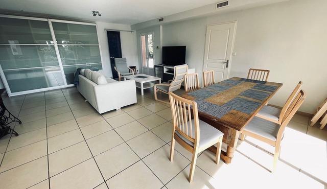 Spacious house with large garden and swimmingpool
