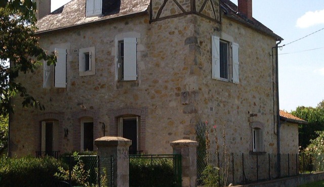 Spacious House with large garden in Dordogne valley close to Rocamadour.