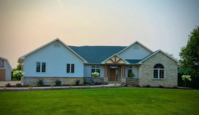 Spacious house with large yard in a peaceful neighborhood close to EAA grounds!