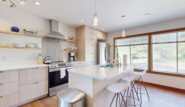 Spacious House with Modern Comforts and Nature