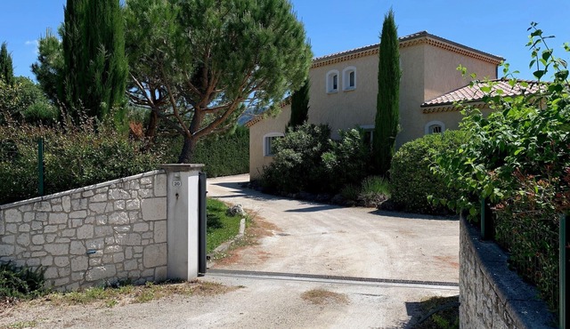 Spacious house with pool and garden ideal for family holidays