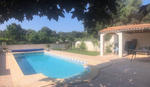 Spacious house with pool 5min from Uzès