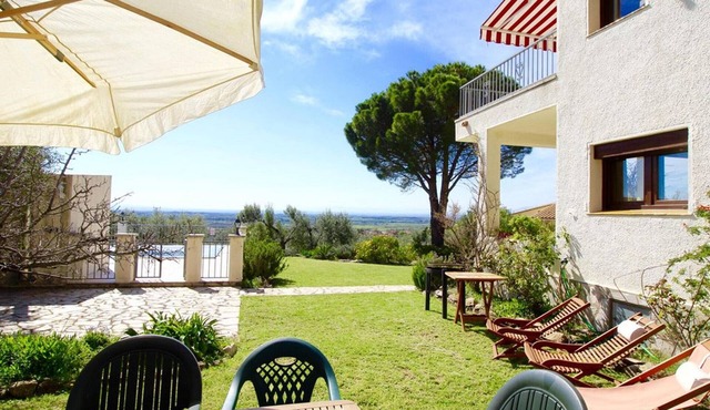Spacious house with private pool and air conditioning