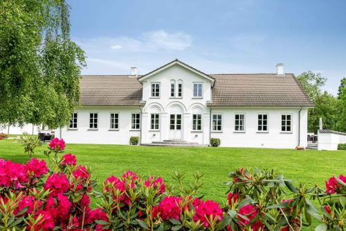 Spacious House With Room For Relaxation And Play