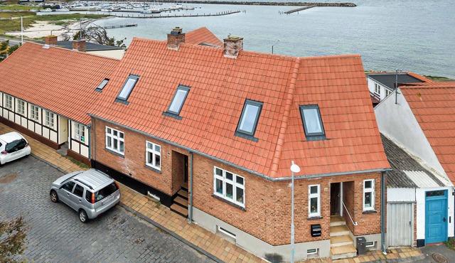 Spacious house with sea views from all rooms