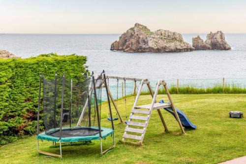 Spacious house with sea view in Liencres + jacuzzi