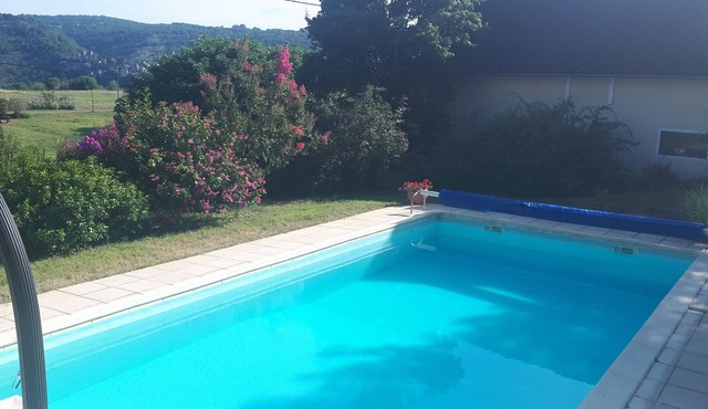 Spacious house with swimming pool in Saujac - Ideal for 5 people