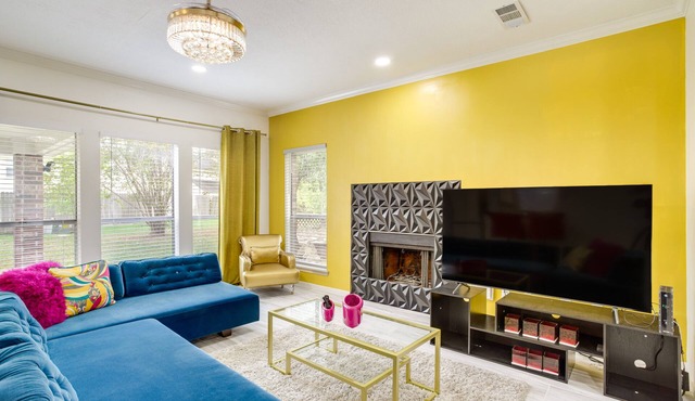 Spacious Houston Home w/Patio, Grill & Fireplace!