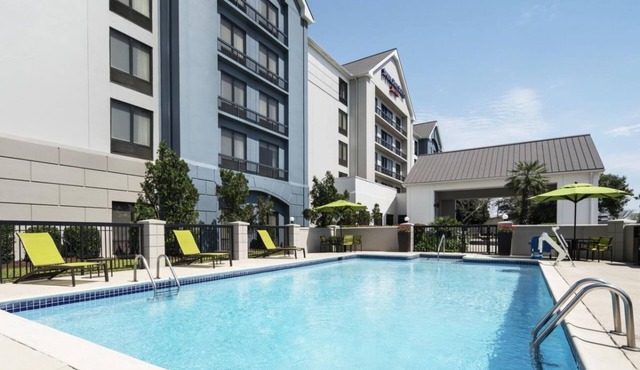 Spacious Houston Suite w/Complimentary Breakfast, Pool Access & Shuttle Service