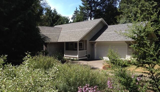 Spacious Indianola Getaway, Henderson Guest House, Near Beach