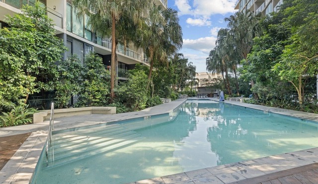 Spacious Inner-City Apartment with Pool