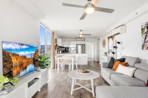 Spacious Inner city Apartment with free parking