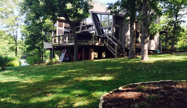 Spacious Innsbrook Chalet Ideal for Quiet Weekends at the Lake