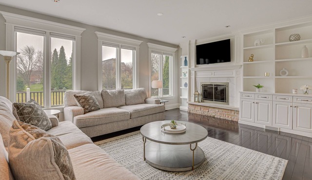 Spacious Inverness Home ~ 36 Mi to Chicago!