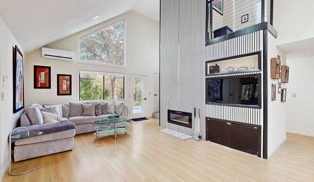 Spacious island home near Farm Neck Golf Course, the beach and town