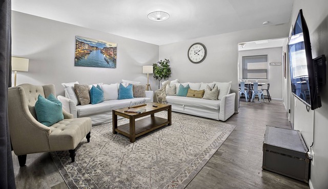 Spacious Italian Farmhouse Apartment Sleeps up to 16!