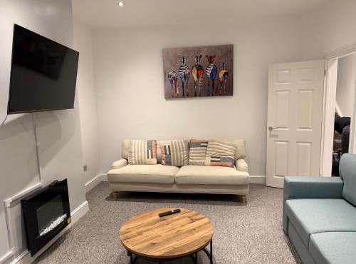 Spacious John York House & Parking