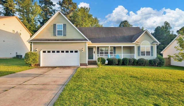 Spacious 🏠 Just Minutes From Fort Liberty and Methodist University!