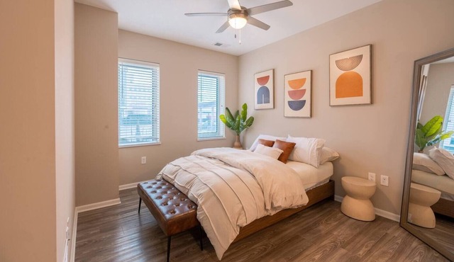 Spacious Kansas City Midtown 2BR/2BA