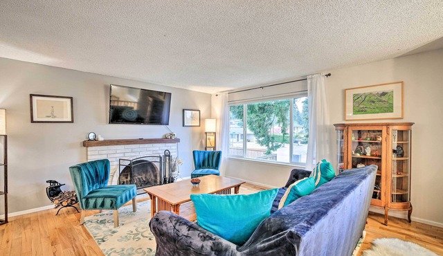 Spacious Kent Getaway w/Yard, Deck + Grill!