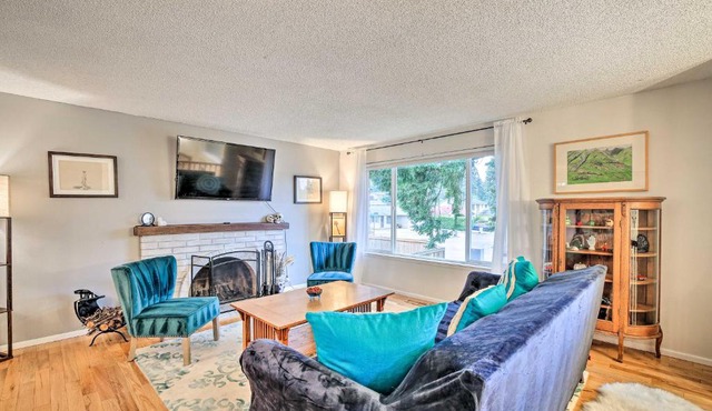 Spacious Kent Getaway with Yard, Deck and Grill!