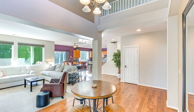 Spacious Kent Home Near Seatac Airport w/Patio