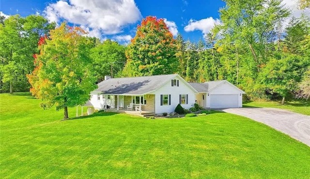 Spacious Keuka Lake Gem, BBQ, Firepit, Gameroom